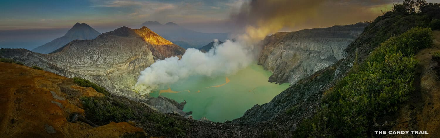 smoking-ijen-volcano-indonesia-panorama-dawn