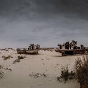 wrecked ships aral sea moynaq uzbekistan