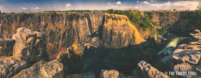 dry cliffs at victoria falls in the dry season _ best time to visit