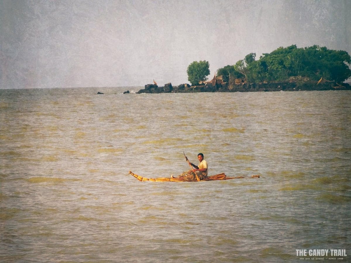 papyrus-canoe-lake-tana-ethiopia