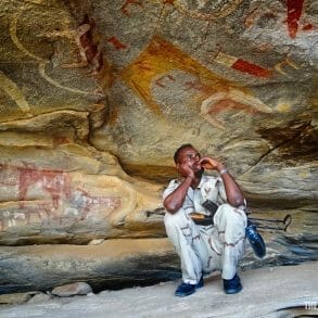 soldier-at-las-geel-cave-somaliland