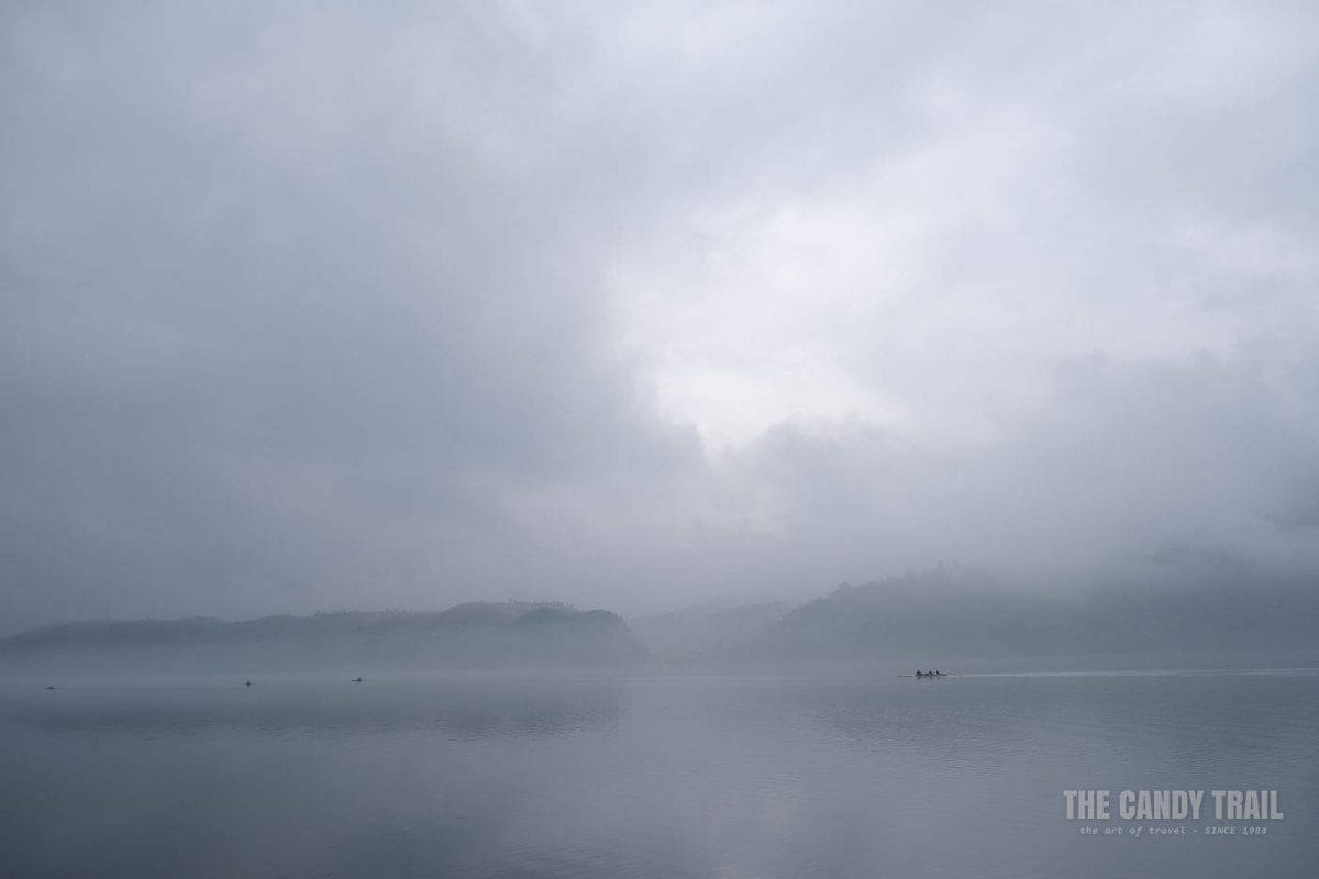 rowers on yalu river misty morning