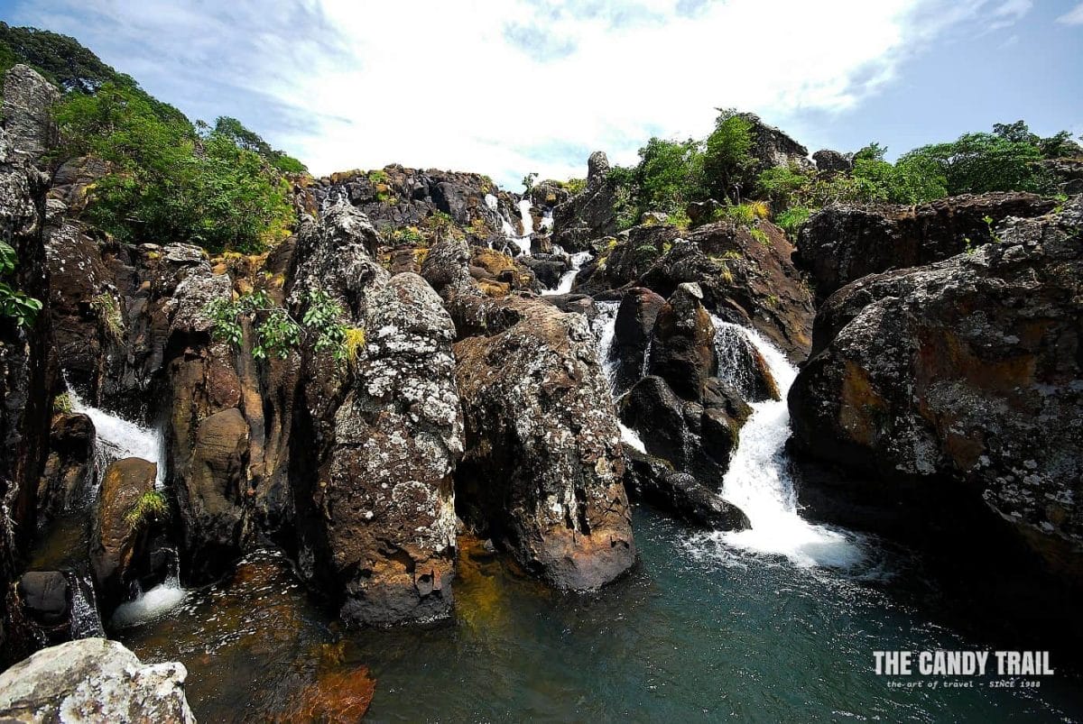 vulture's rock waterfalls doucki guinea