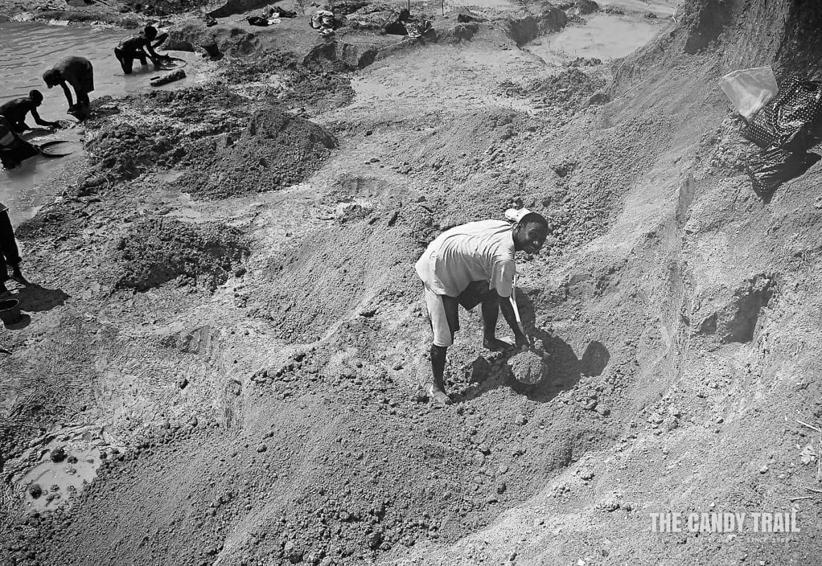 miner at pit of former blood diamonds mines of sierra leone