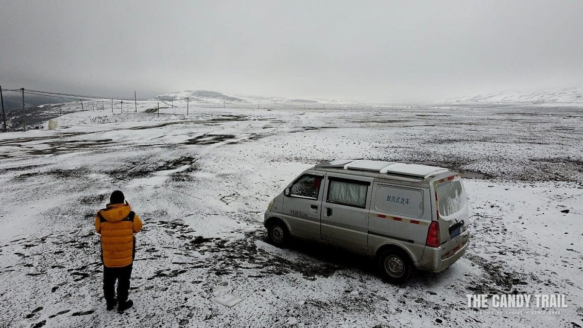 van life in china on the frozen tibetan plateau