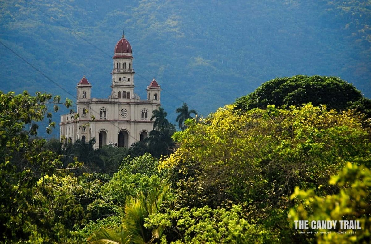Approaching Basílica de Nuestra Señora del Cobre