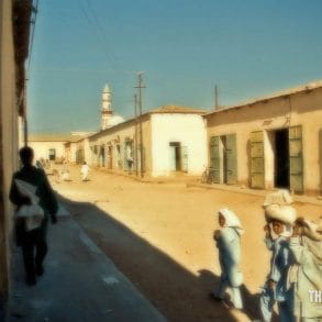 girls-walking-street-keren-eritrea-1995