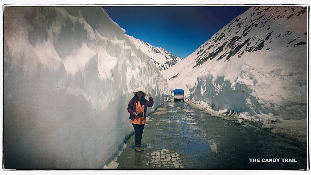 srinagar to leh road ladakh-road ice trench cut